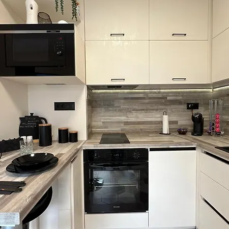 божур Apartment *